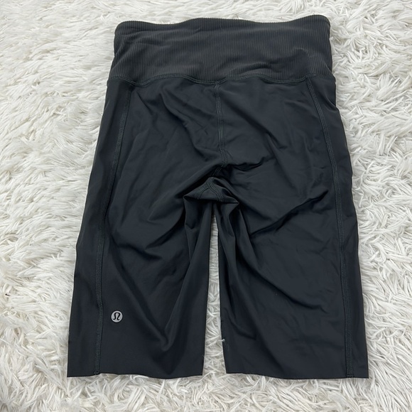 Lululemon Train Free High-Rise Short 10" Graphite Grey - Picture 4 of 4